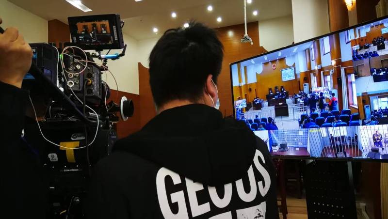 AI生成VS人工创意——绍兴广告片拍摄公司的技术浪漫主义实践